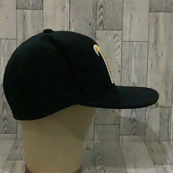 Under Armour black fitted small hat - Picture 4 of 5